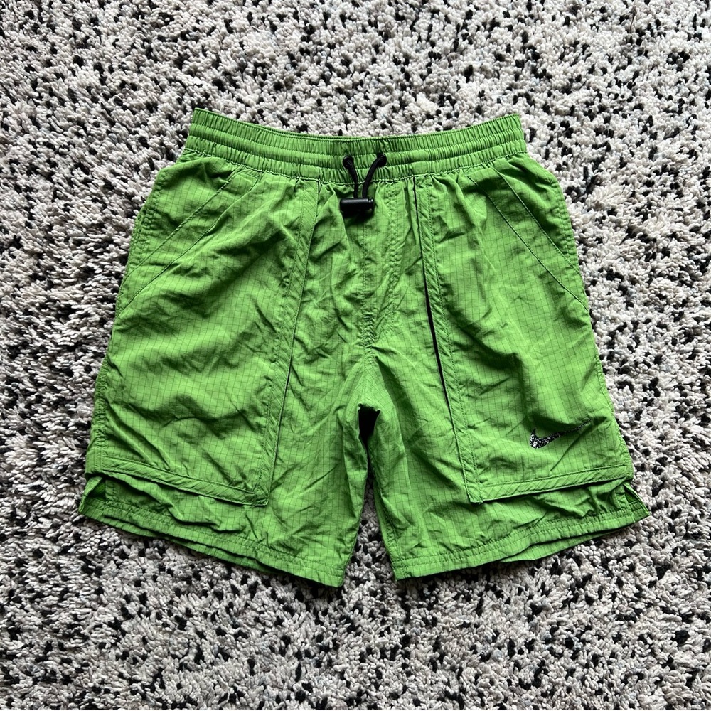 Nike Tech Pack Shorts Green Large Pockets Mesh Lined Lightweight Men’s Small